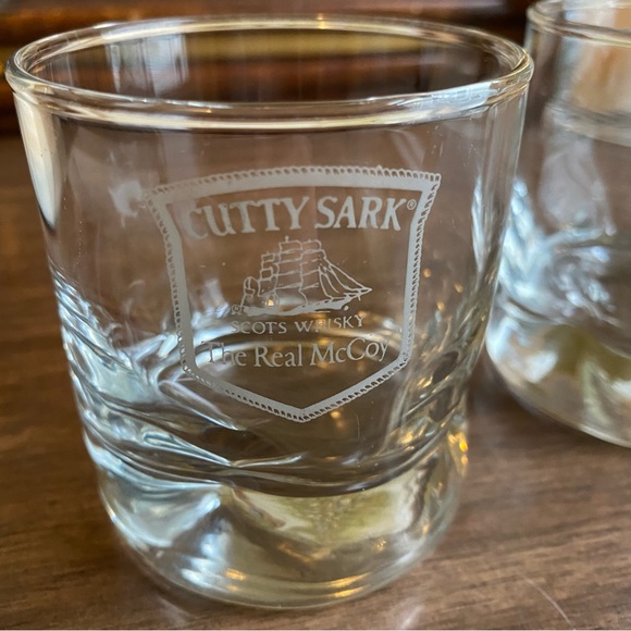 Set of 2 Cutty Sark Scots Whisky The Real McCoy Etched Lowball Dimpled Glasses - Picture 2 of 6